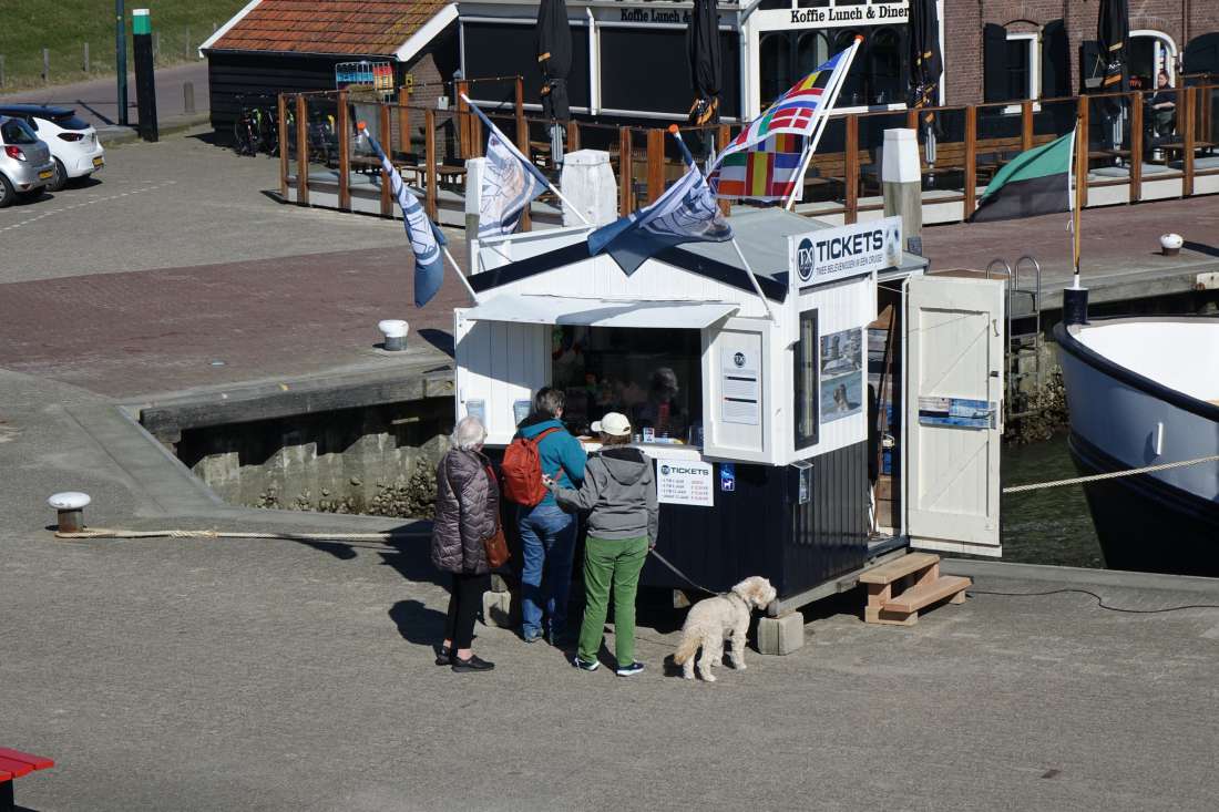 Hond mee met familie op de tx44 zeehonden boot